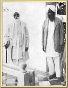 Sawan Singh, li., zusammen mit Kirpal Singh (Jamal), re.